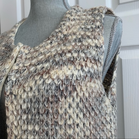 SOLITAIRE long sleeveless cardigan S in beautiful neutrals top hook closure - Picture 3 of 14